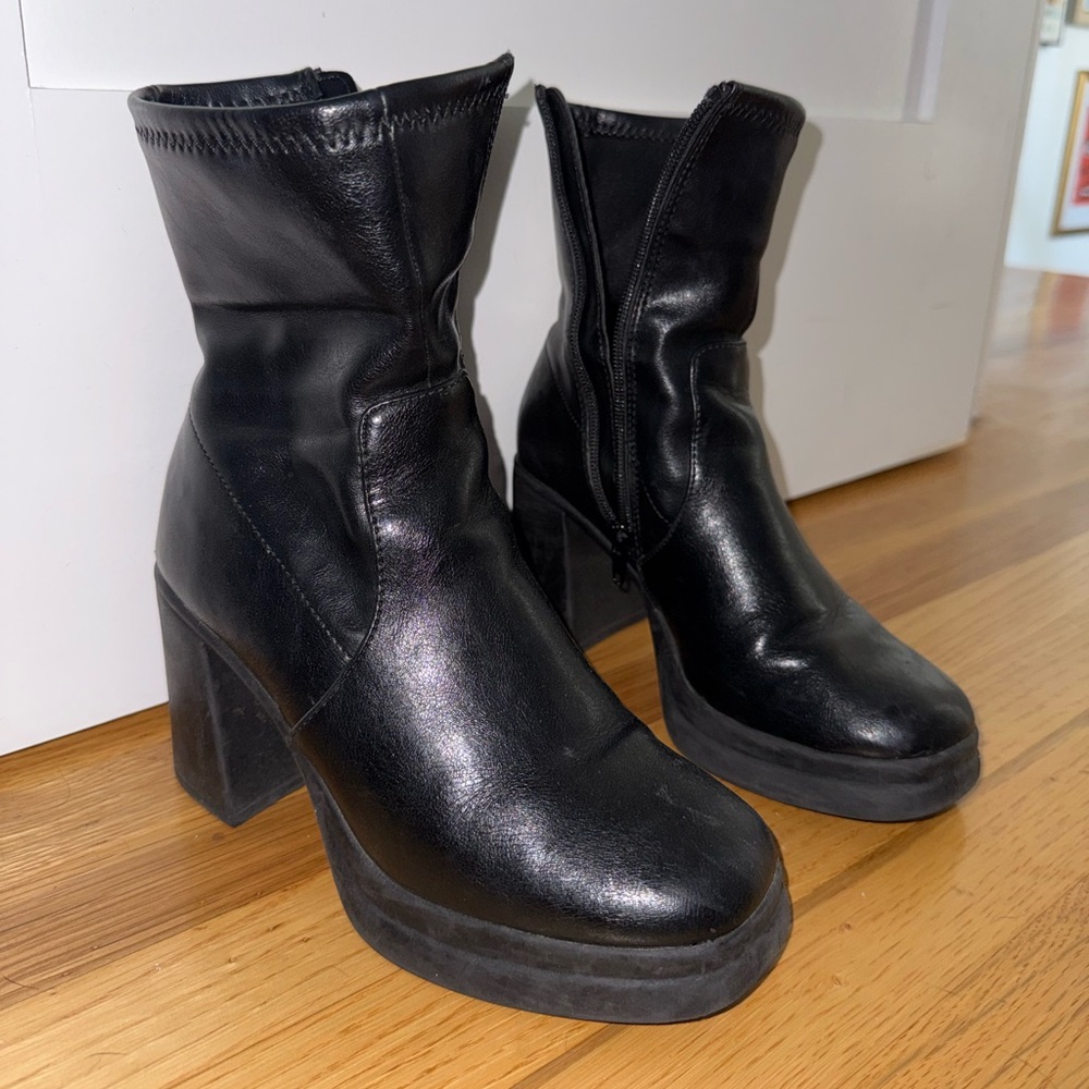 Steve Madden Kiaa Platform Black Leather Ankle Boots
